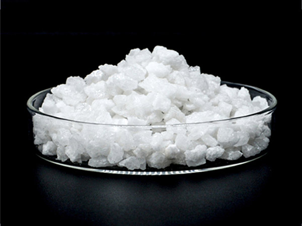 白剛玉耐火材料